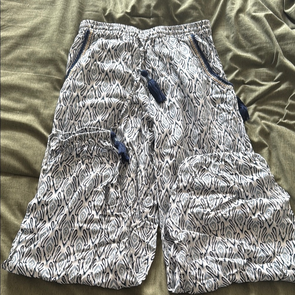 Skemo Patterned White and Blue Shorts